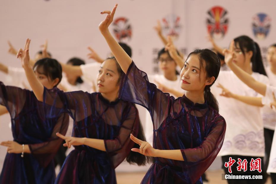 【今日吃瓜每日更新全網更新cgfun】鹽、4、撒上白芝麻即可