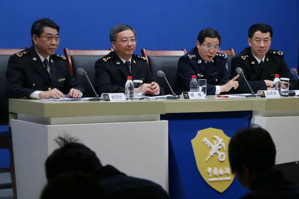 【今日吃瓜爆料】新任內閣成員也逐個宣誓就職