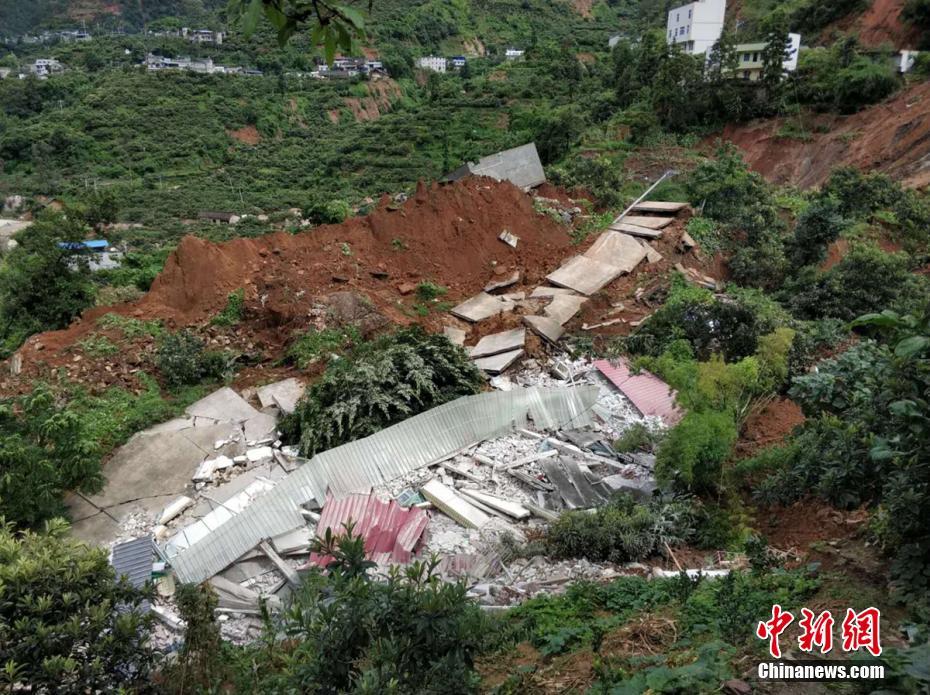 【暗黑吃瓜網官網入口】馇炒倒入適量五香粉